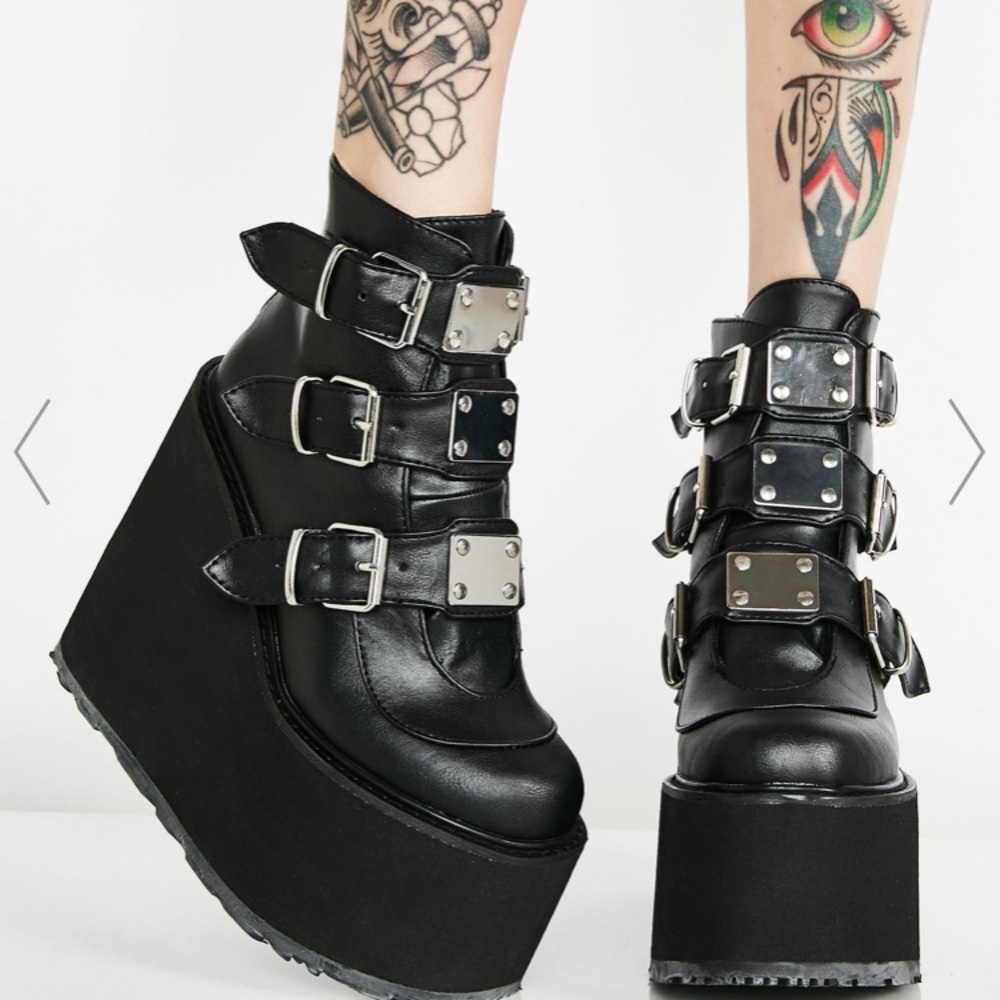Demonia Trinity boot- brand new never worn!